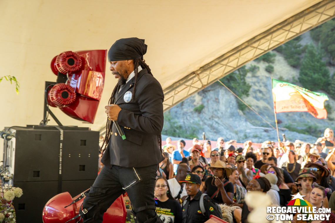 Hempress Sativa, Turbulence, M Dot R