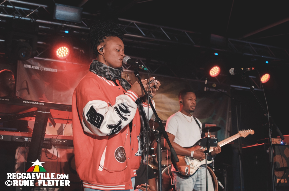 Tori Lattore, Janeel Mills, Backstage & Impressions