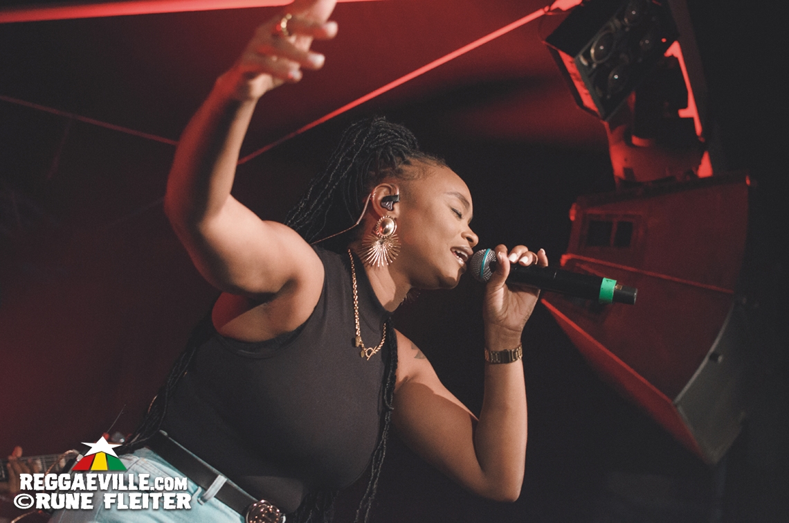 Tori Lattore, Janeel Mills, Backstage & Impressions