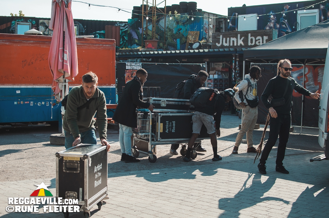 Tori Lattore, Janeel Mills, Backstage & Impressions