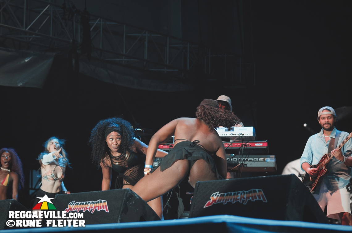 Shenseea, Teejay