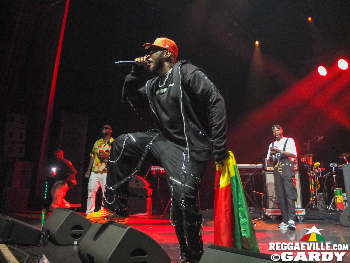 Takana Zion, Tiwony, Xuman, Maitre Hitman