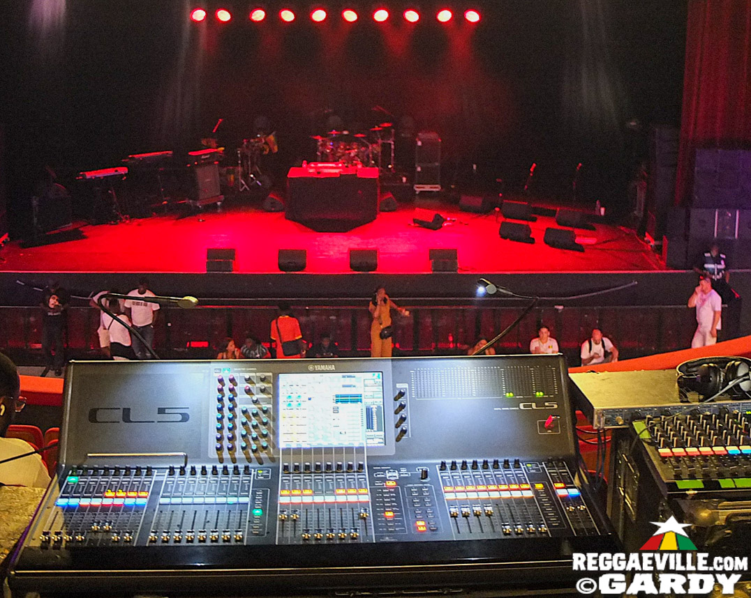 Takana Zion, Tiwony, Xuman, Maitre Hitman