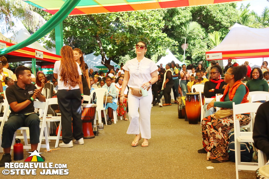 Donisha Prendergast, Tessanne Chin, Tarrus Riley, Runkus